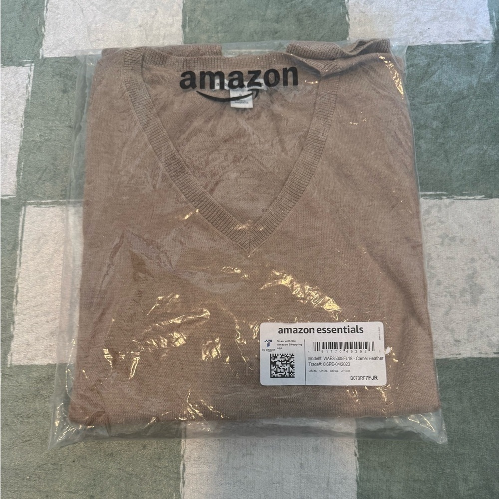 NWT Amazon Essentials Beige V-Neck Pullover Size XL